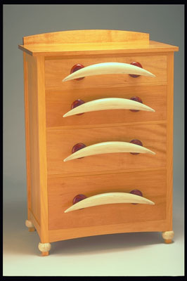 nils' dresser